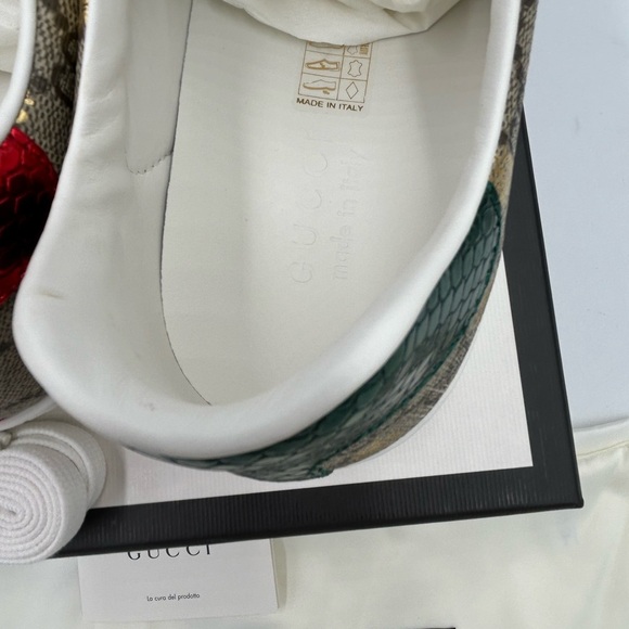 Men's Gucci, ace GG Supreme sneakers with bee detailing size 9.5 made in Italy - Picture 9 of 11